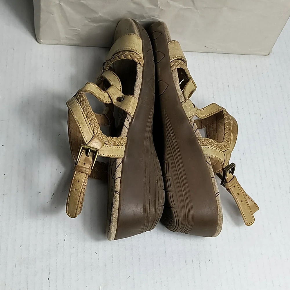 BareTrap Hasel 7.5M Tan Low Wedges Slingback Open Toe Sandals Casual